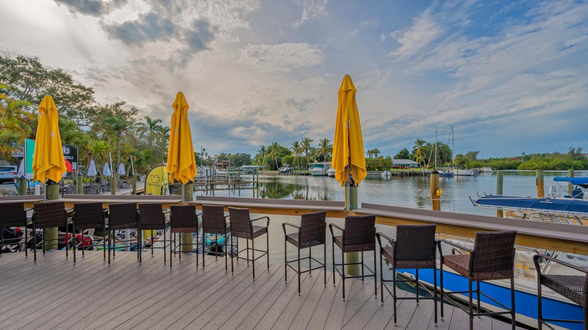 All-New Waterfront With Balcony,Pool,Tiki Bar,Gym 사라소타 외부 사진