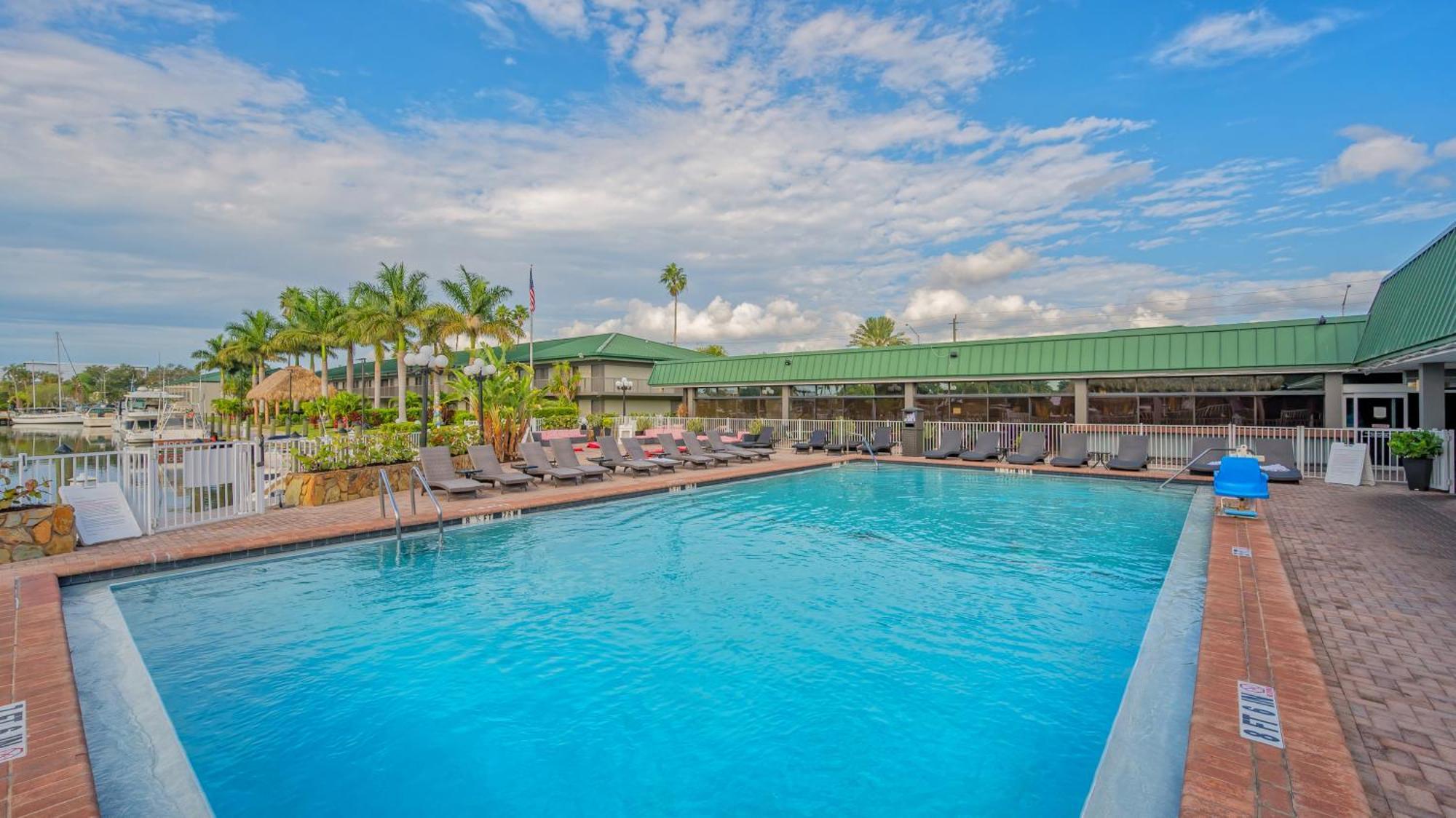 All-New Waterfront With Balcony,Pool,Tiki Bar,Gym 사라소타 외부 사진
