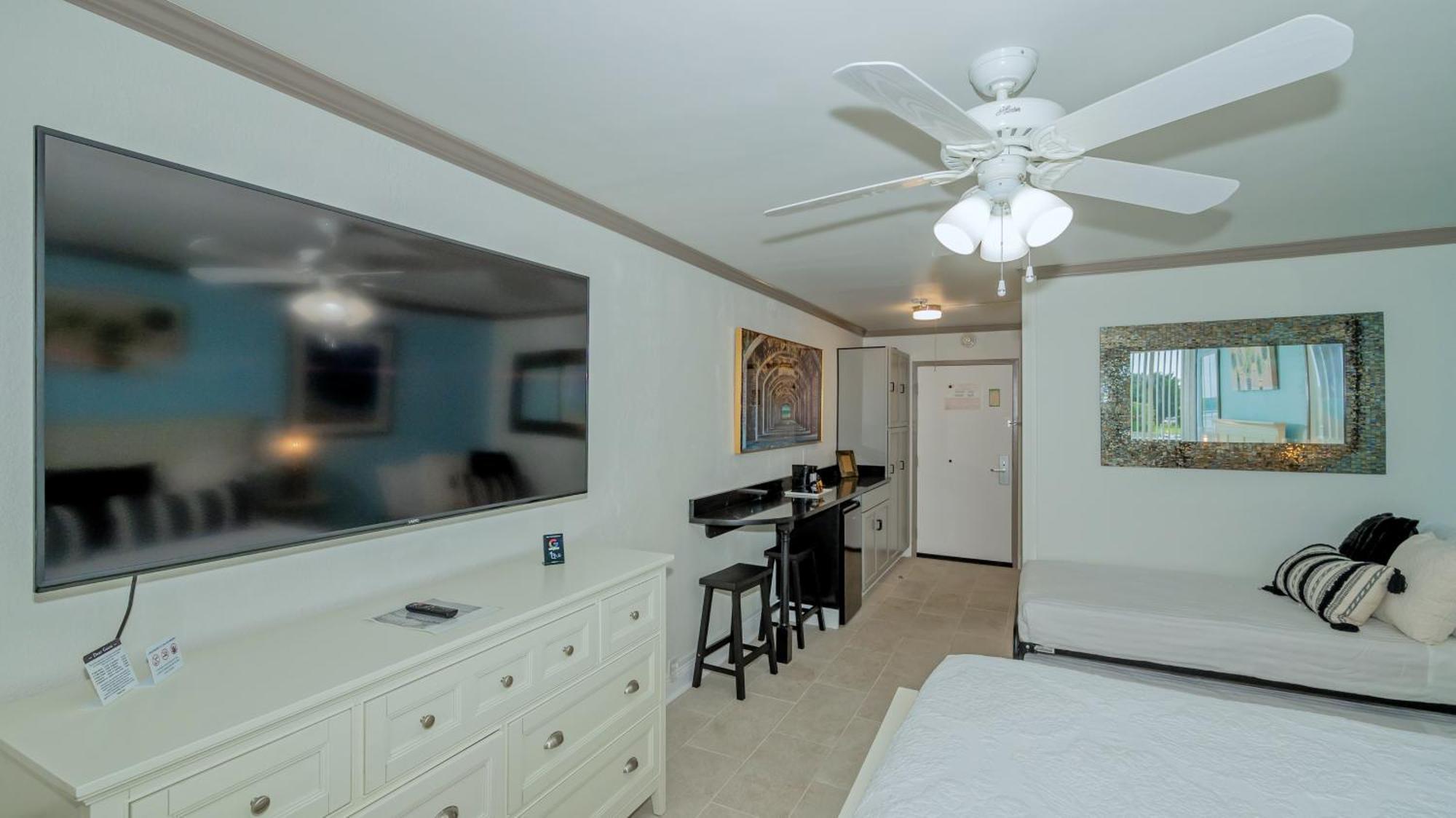 All-New Waterfront With Balcony,Pool,Tiki Bar,Gym 사라소타 외부 사진
